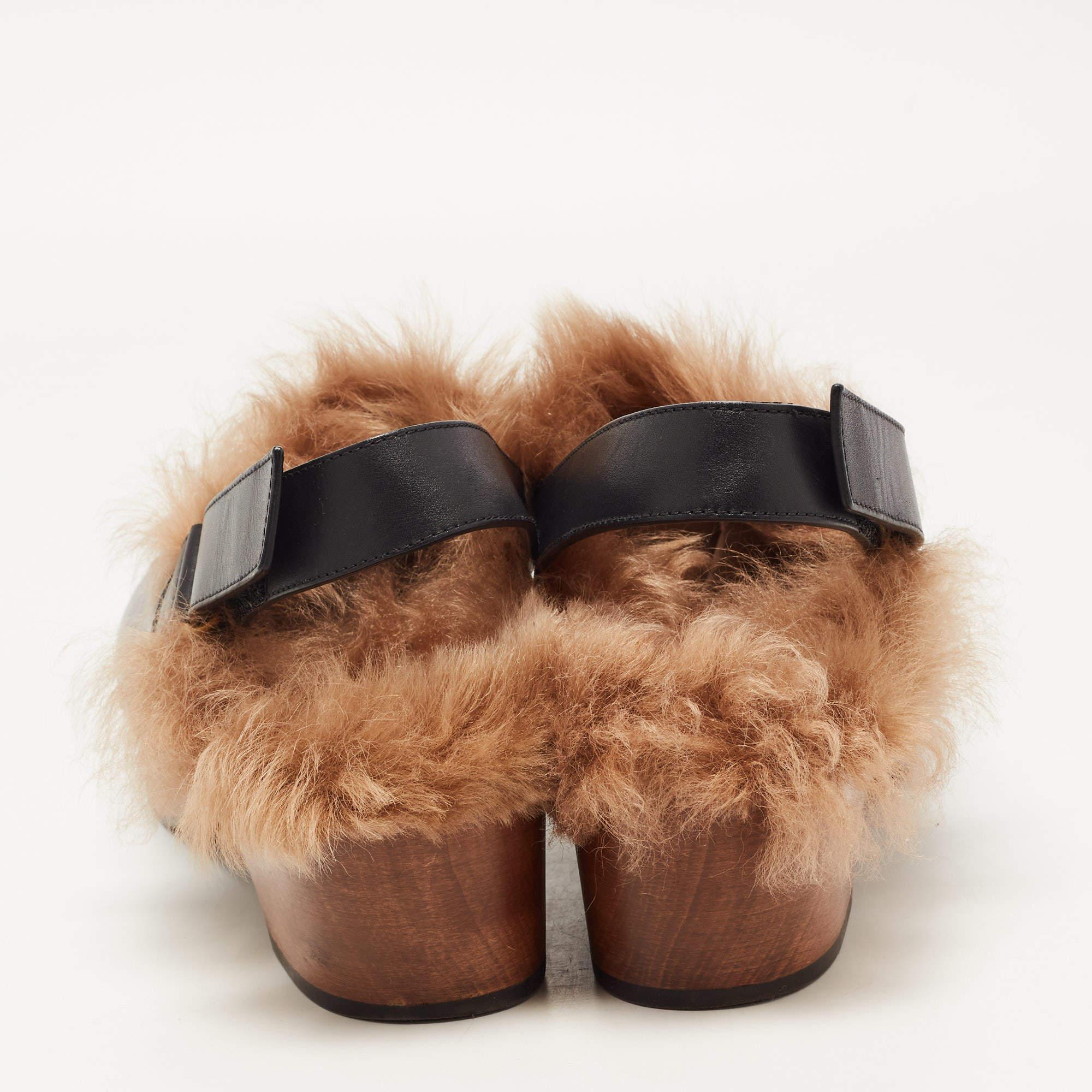 Gucci Black Leather and Fur Amstel Horsebit Slingback Clog Sandals Size 41 In Good Condition In Dubai, Al Qouz 2