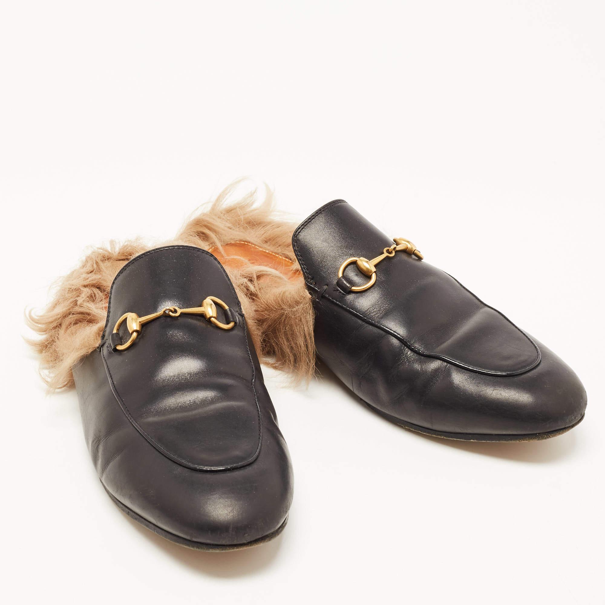 Gucci Black Leather and Fur Princetown Flat Mules Size 40 In Good Condition In Dubai, Al Qouz 2