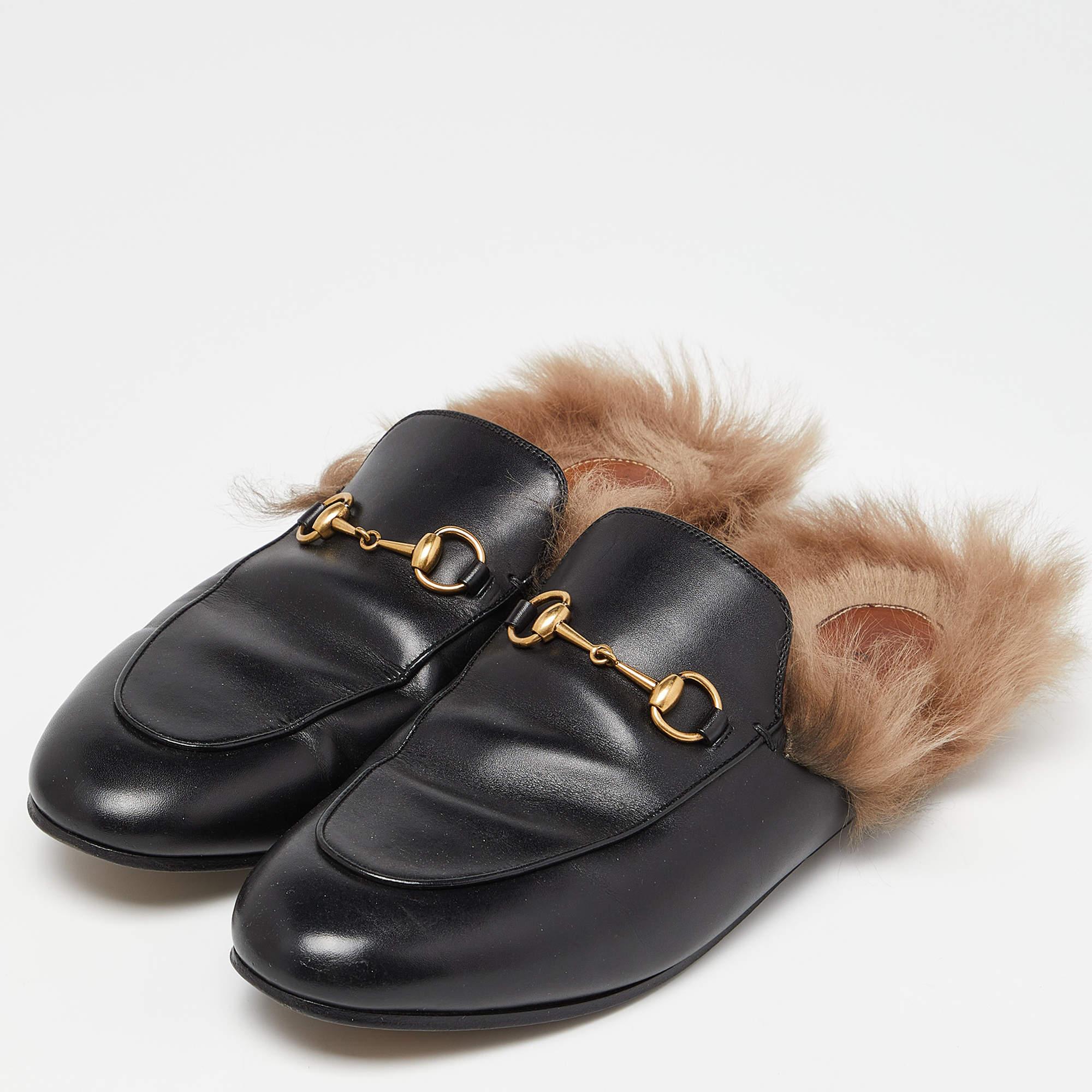 A perfect blend of luxury, style, and comfort, these Gucci mules are made using quality materials and frame your feet in the most elegant way. They can be paired with a host of outfits from your wardrobe.

