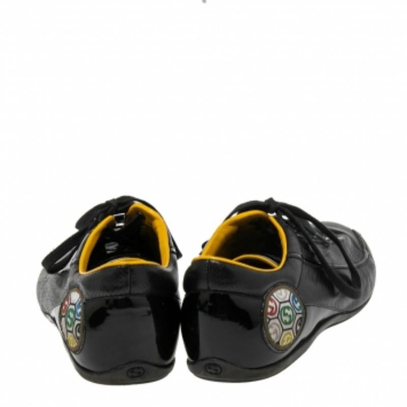 Gucci, scarpe da ginnastica basse in pelle nera e vernice, misura 42,5 In condizioni buone in vendita a Dubai, Al Qouz 2