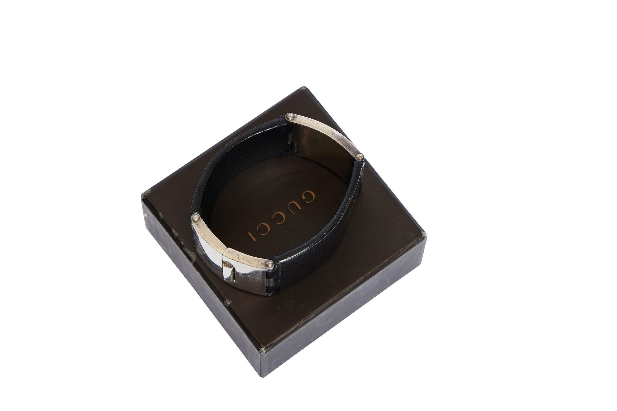 GUCCI Black Leather and Silver Bracelet In Excellent Condition For Sale In West Hollywood, CA