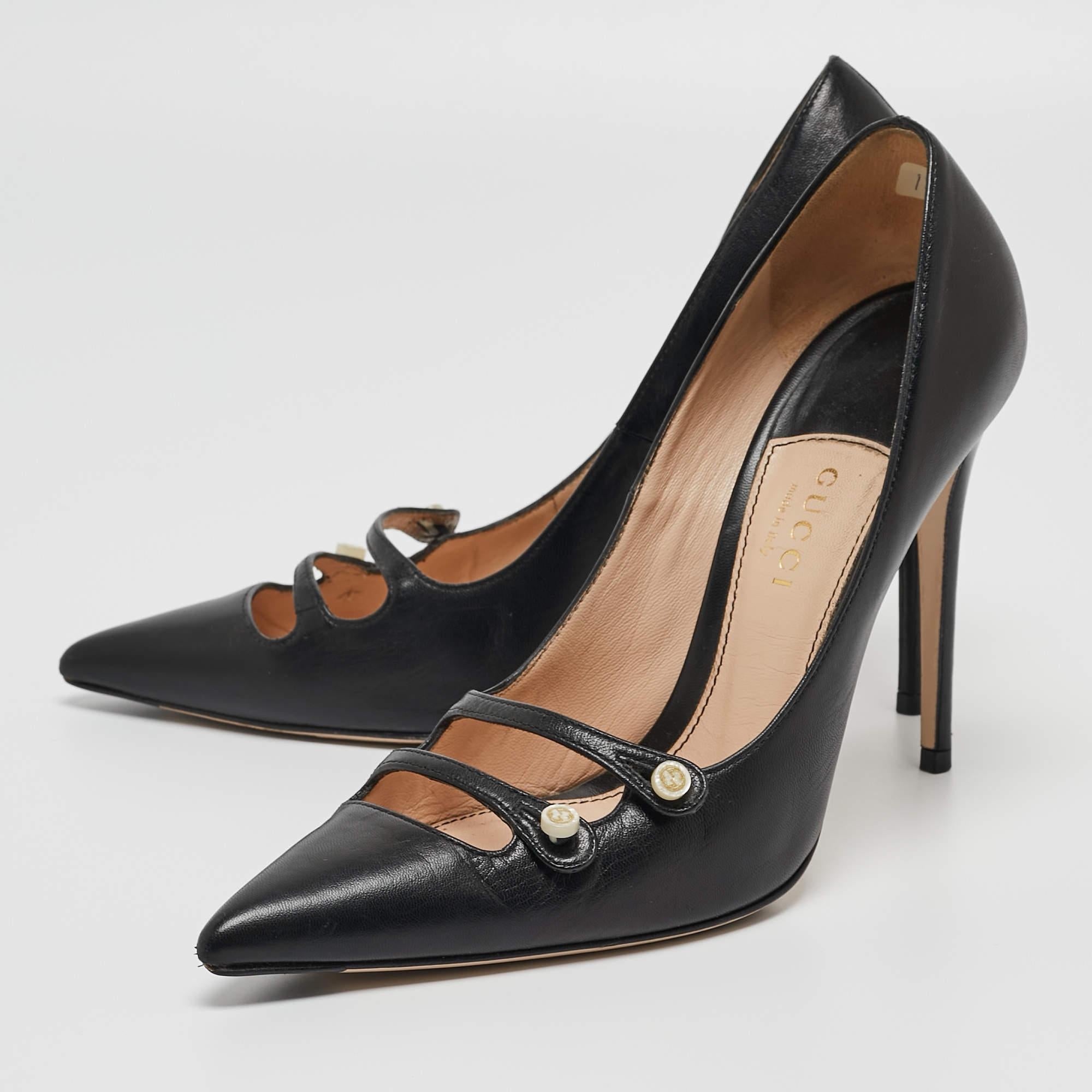 Wonderfully crafted shoes added with notable elements to fit well and pair perfectly with all your plans. Make these Gucci black pumps yours today!