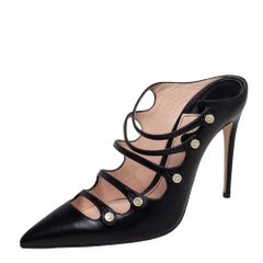 Gucci Aneta Riemchen Pantoletten aus schwarzem Leder mit spitzer Spitze, Größe 39