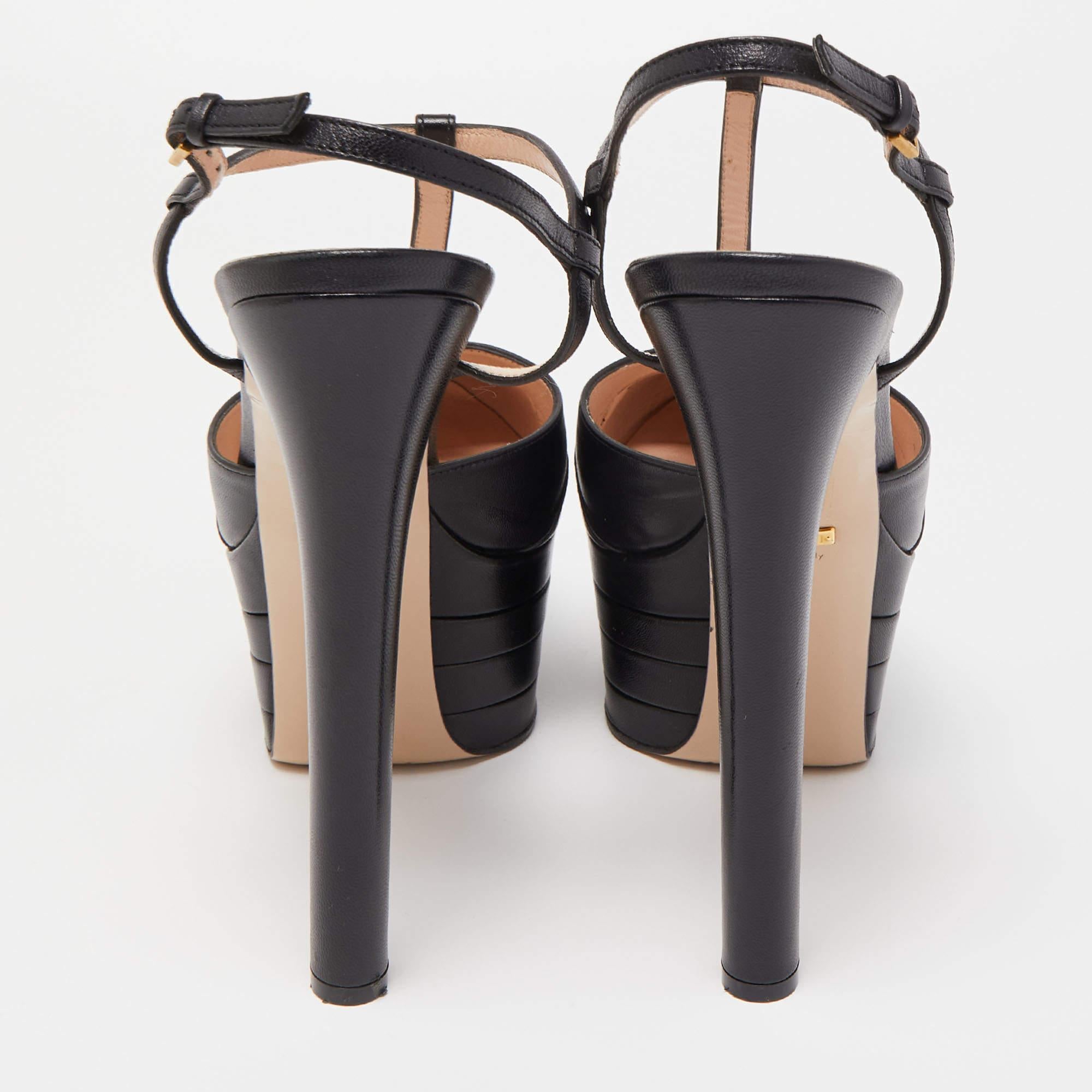 Exhibit an elegant style with this pair of pumps. These elegant shoes are crafted from quality materials. They are set on durable soles and sleek heels.

