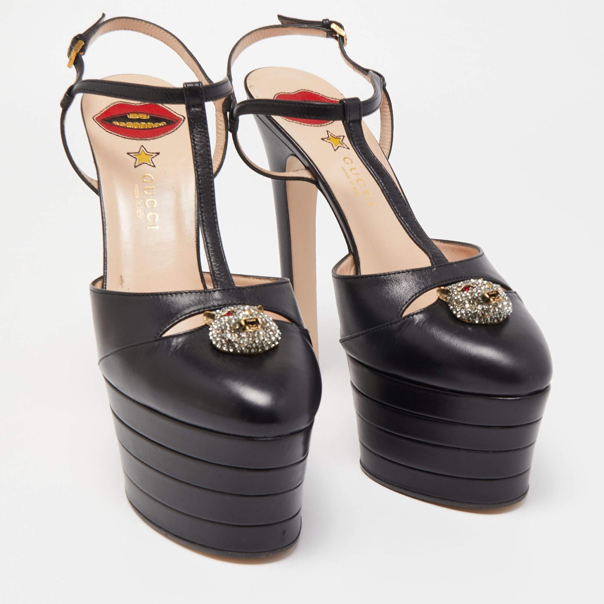 Exhibit an elegant style with this pair of pumps. These elegant shoes are crafted from quality materials. They are set on durable soles and sleek heels.

