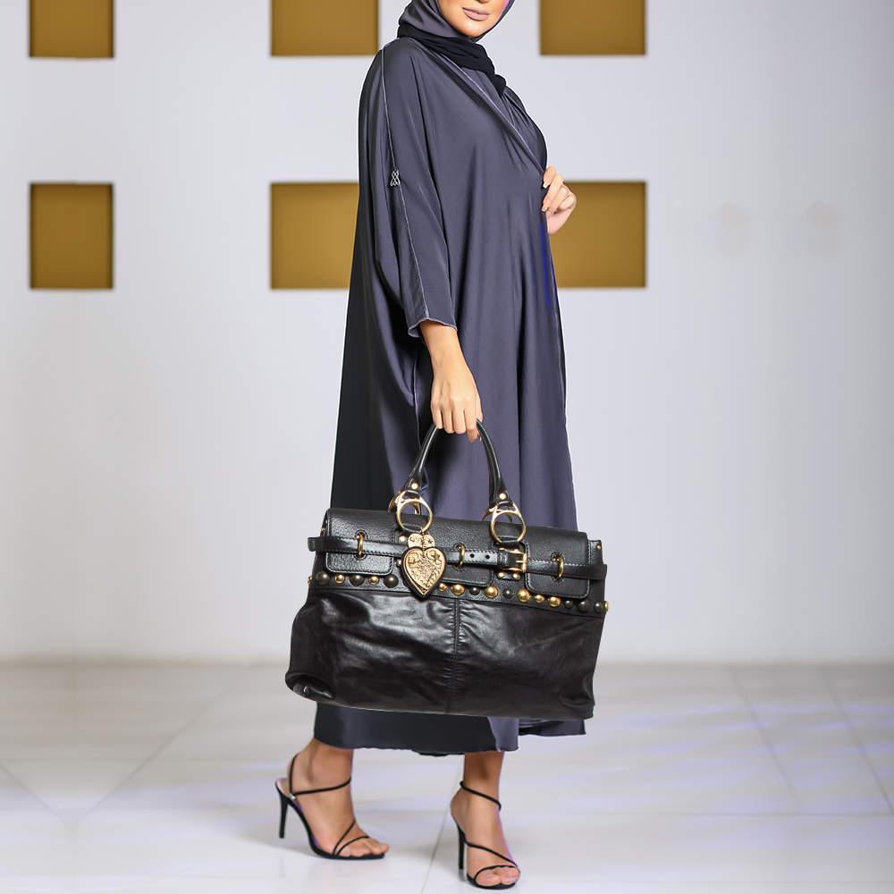 Designer bags are ideal companions for ample occasions Here we have a fashion meets functionality piece crafted with precision. It has been equipped with a well sized interior that can easily fit all your essentials.