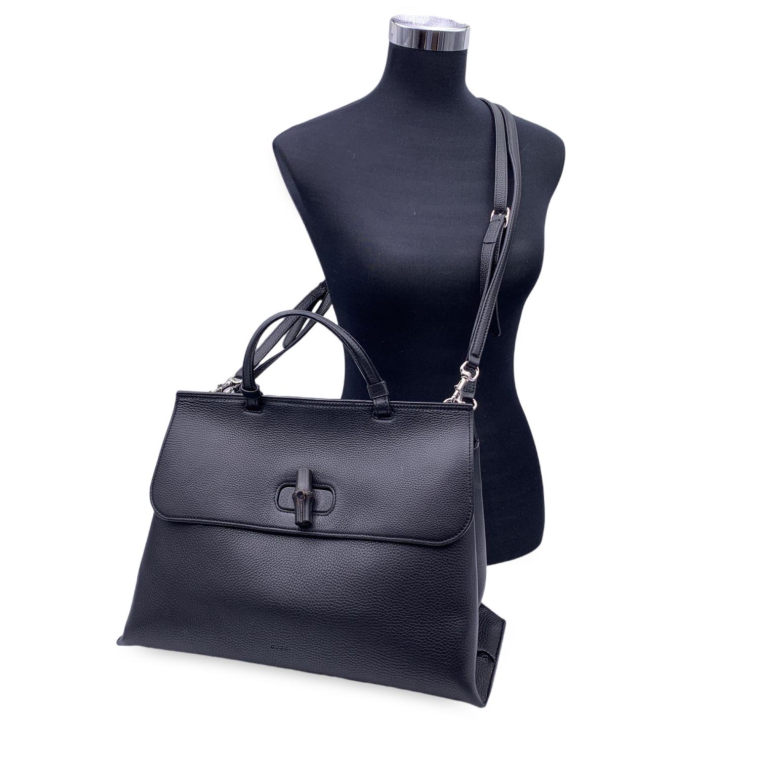 Beautiful Gucci 'Daily Bamboo' in black leather. Flap closure with Bamboo twist closure on the front. Silver metal hardware.Top handle and adjustable and removable shoulder strap. Side magnetic detail. Beige fabric lining. 1 side zip pocket and 2