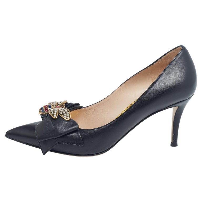 Gucci Black Leather Bee Embellished Bow Pumps Size 38 at 1stDibs