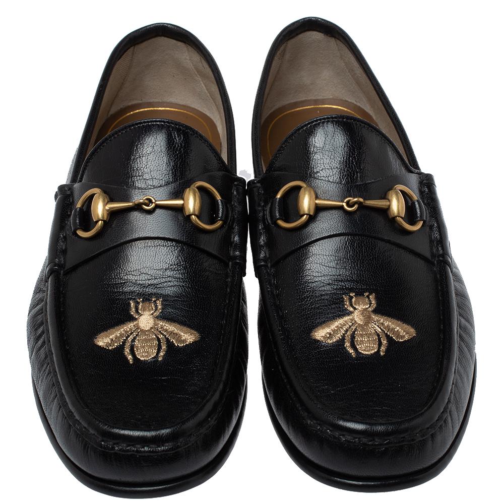 Exquisite and well-crafted, these Gucci loafers are worth owning with their stylish design. They have been crafted from leather flaunting a black shade with Horsebit details and bee motifs on the uppers. The loafers are ideal to wear to