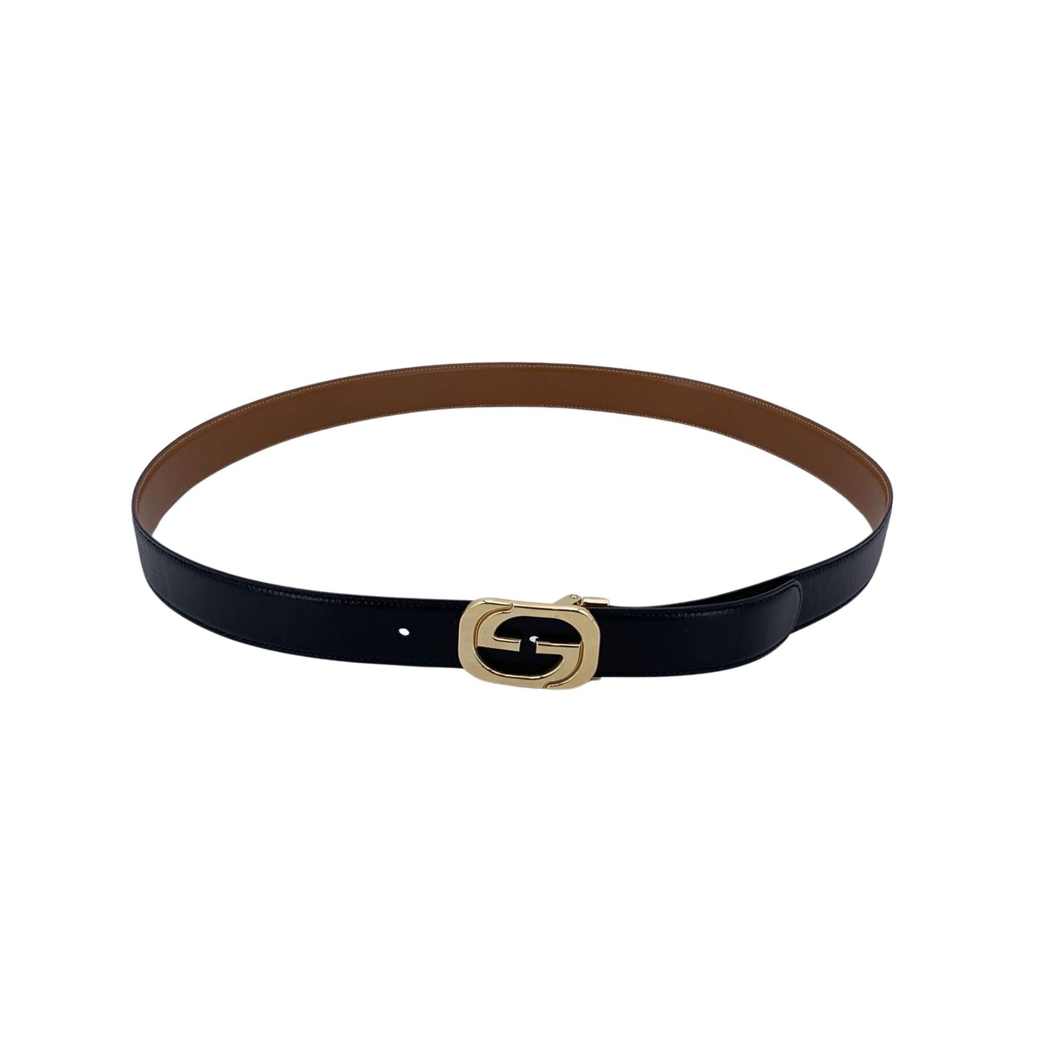 Gucci leather belt in black leather. Gold metal G buckle (3.4 cm tall). Width: 1.10 inches - 2.8 cm. 'GUCCI - Made in Italy' engraved on the reverse of the belt, serial number engraved on the reverse of the belt. 3 holes adjustment. Size: 105/42.
