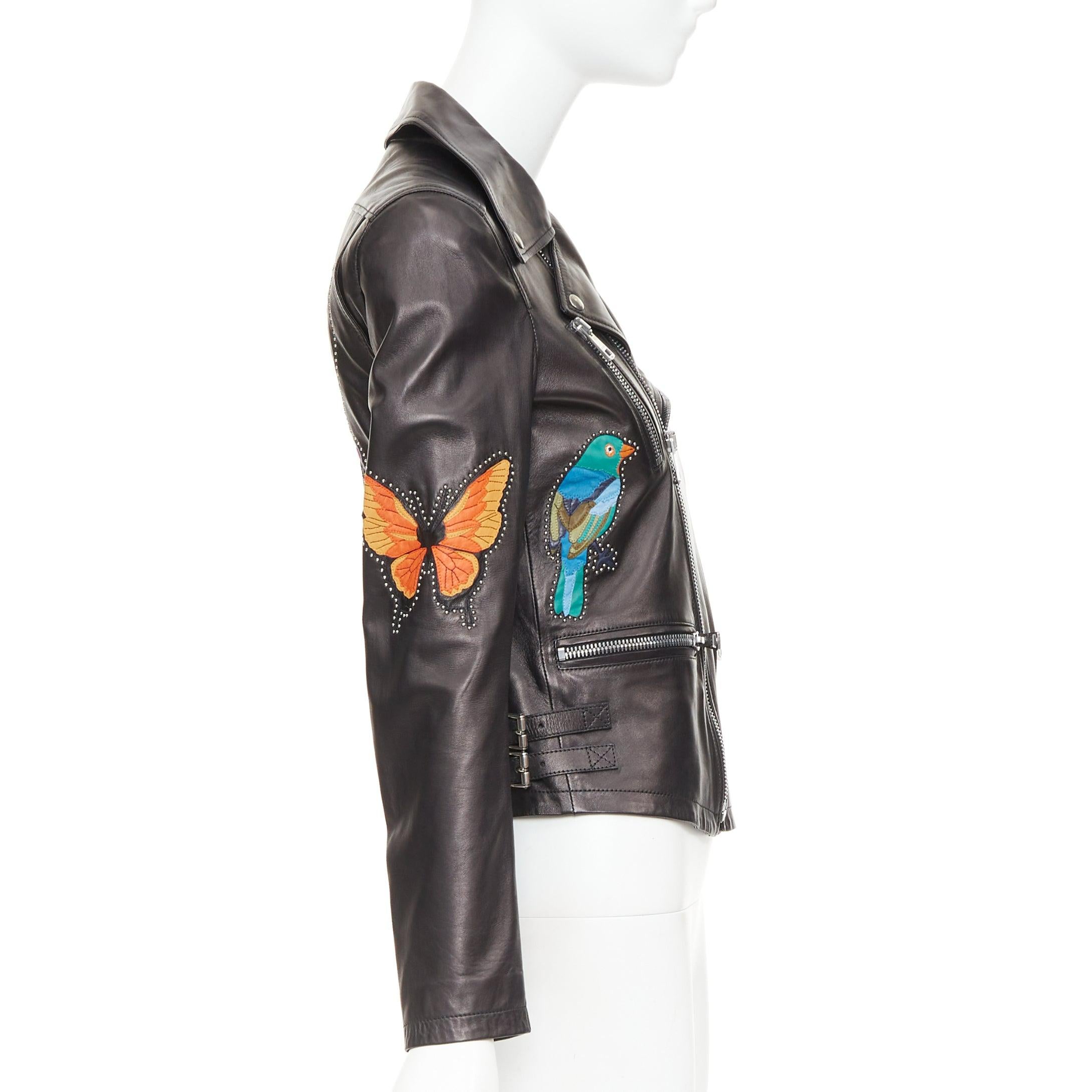 De las mujeres Cazadora biker GUCCI de cuero negro con apliques de mariposa de pájaro y tachuelas IT38 XS en venta