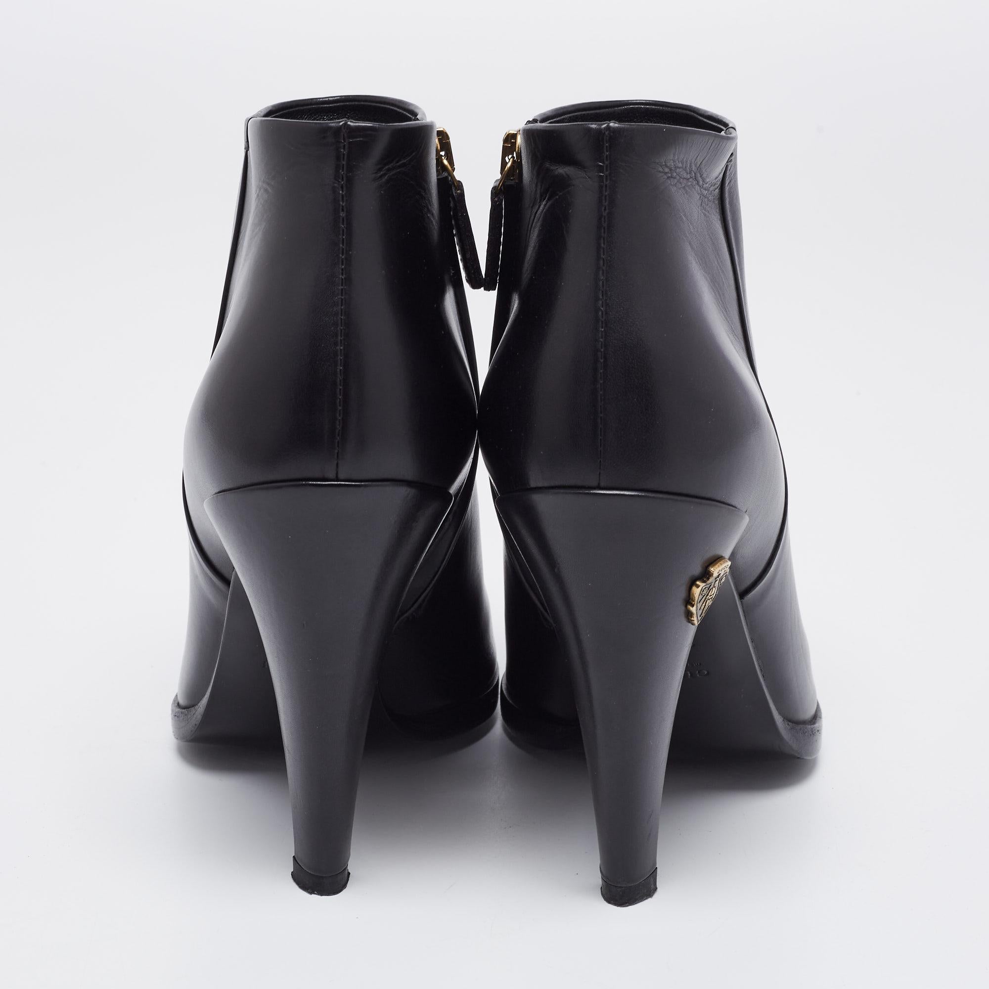 Gucci Black Leather Block Heel Ankle Boots Size 38.5 In Good Condition For Sale In Dubai, Al Qouz 2