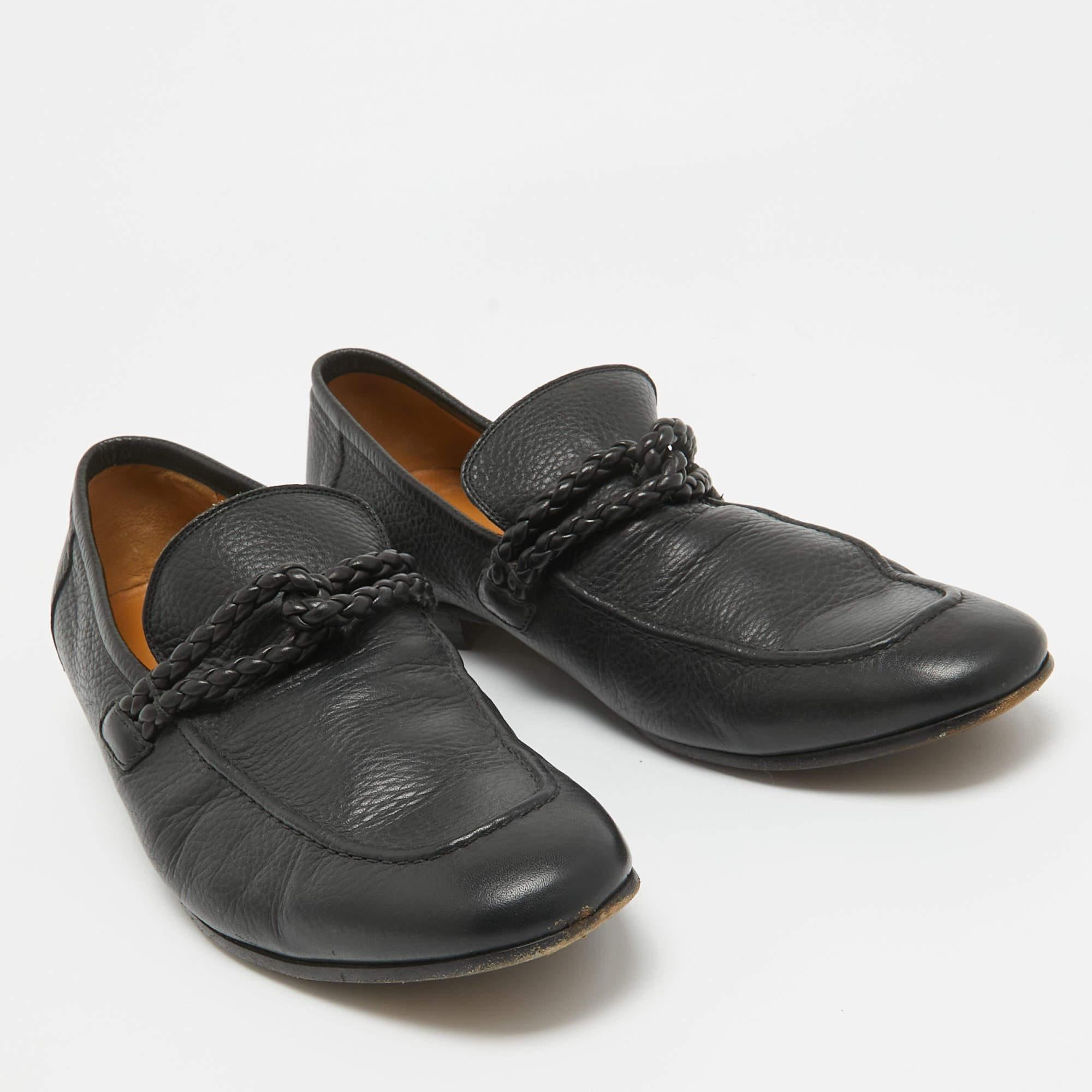 Gucci Mocassins à enfiler en cuir noir avec détails tressés Taille 42 Bon état - En vente à Dubai, Al Qouz 2