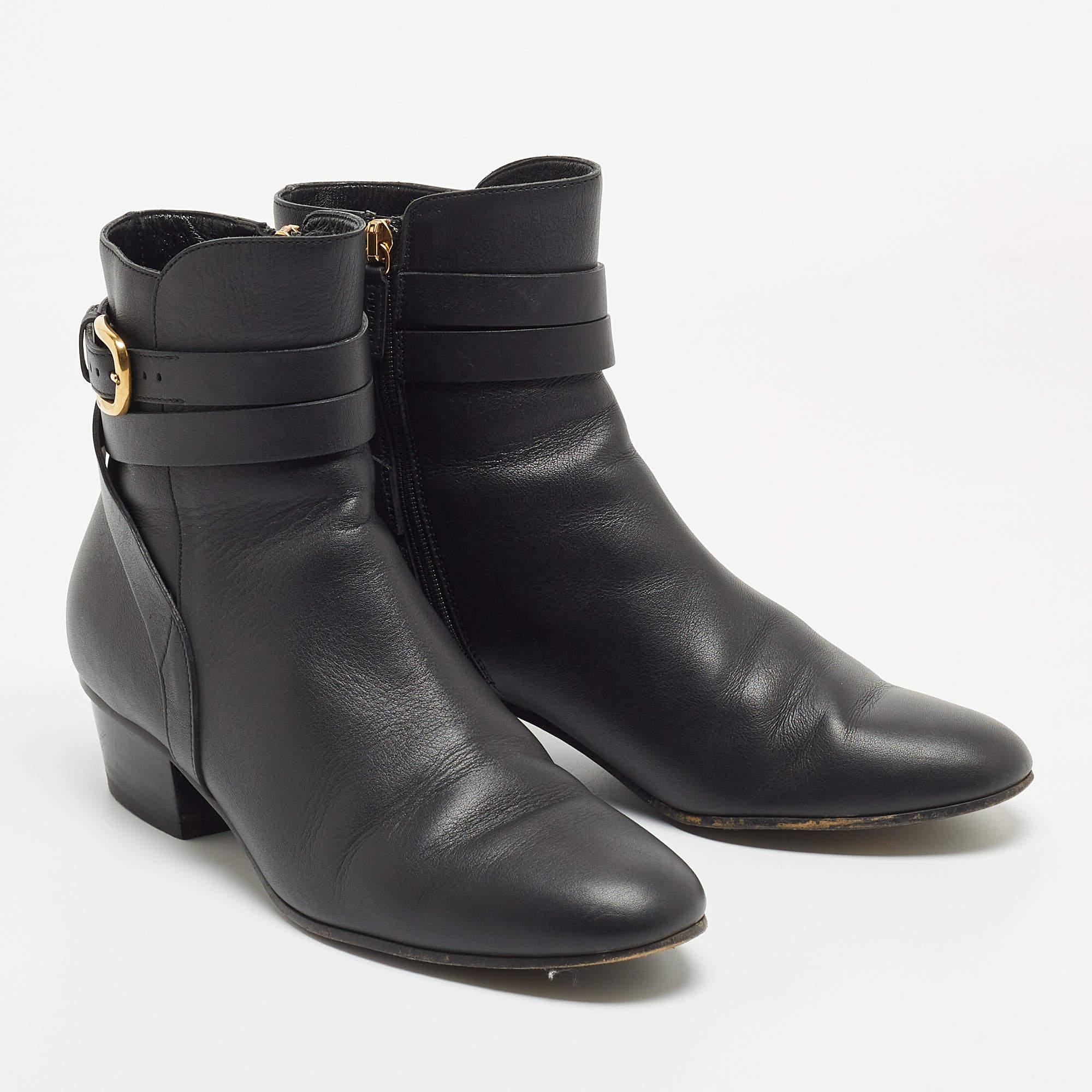 Gucci Black Leather Buckle Detail Ankle Booties  For Sale 1