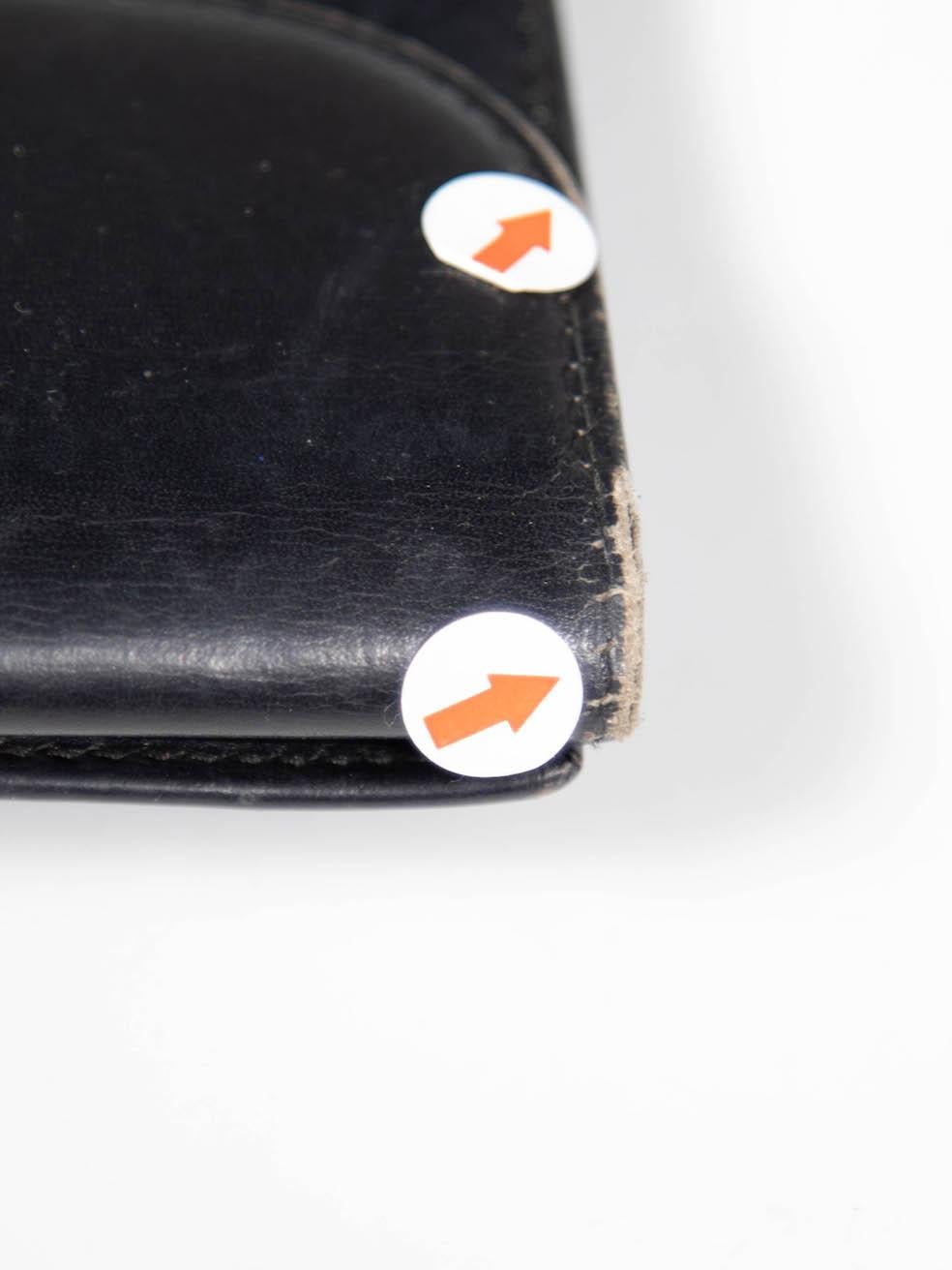 Schwarze Gucci-Brieftasche mit Lederschnalle und Bifold-Detail im Angebot 3