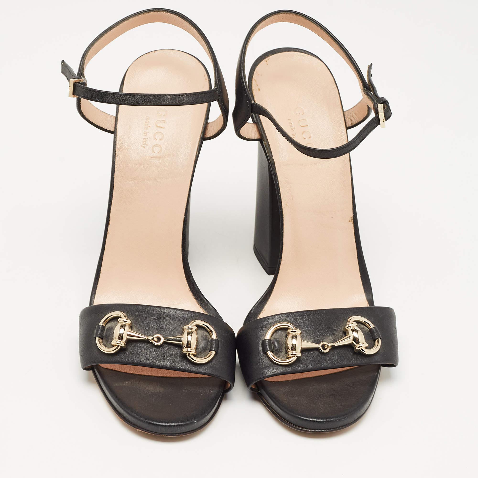 These sandals will frame your feet in an elegant manner. Crafted from quality materials, they display a classy design and comfortable insoles.

