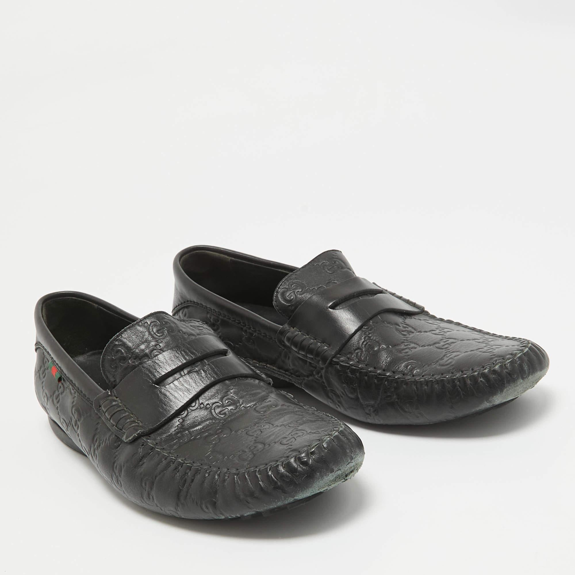 Gucci Mocassini con autista in pelle nera taglia 42.5 In condizioni discrete in vendita a Dubai, Al Qouz 2