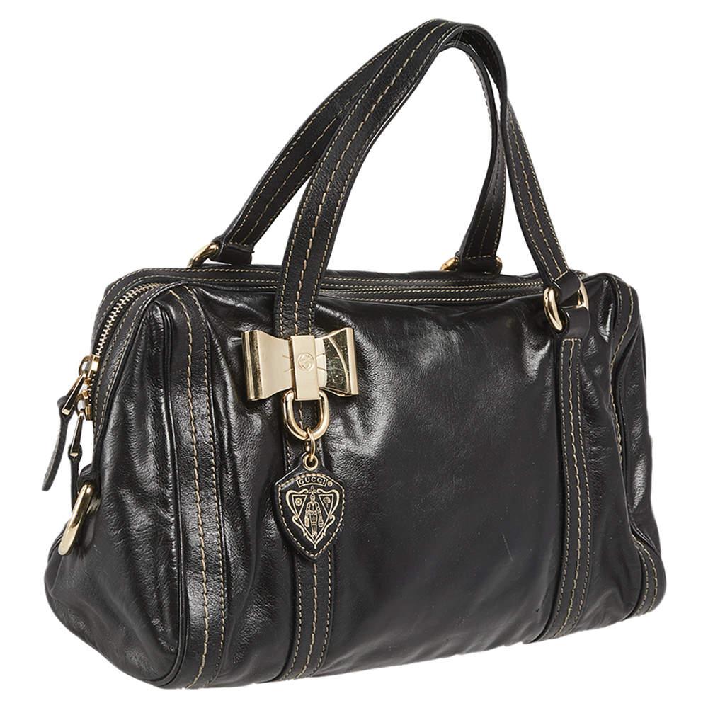Gucci Black Leather Duchessa Boston Bag In Fair Condition For Sale In Dubai, Al Qouz 2