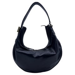 Gucci - Sac à bandoulière Hobo Duchessa Half Moon en cuir noir