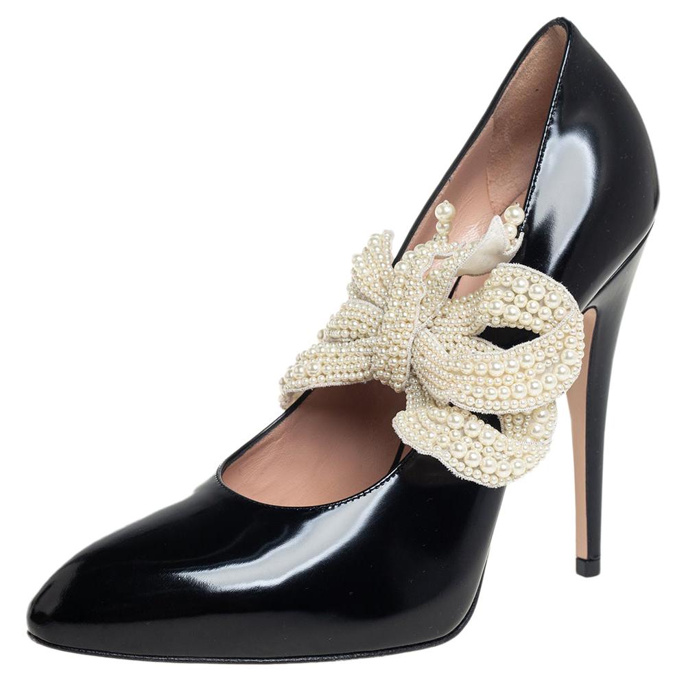 Gucci Black Leather Elaisa Removable Pearl Bow Pumps Size 37.5