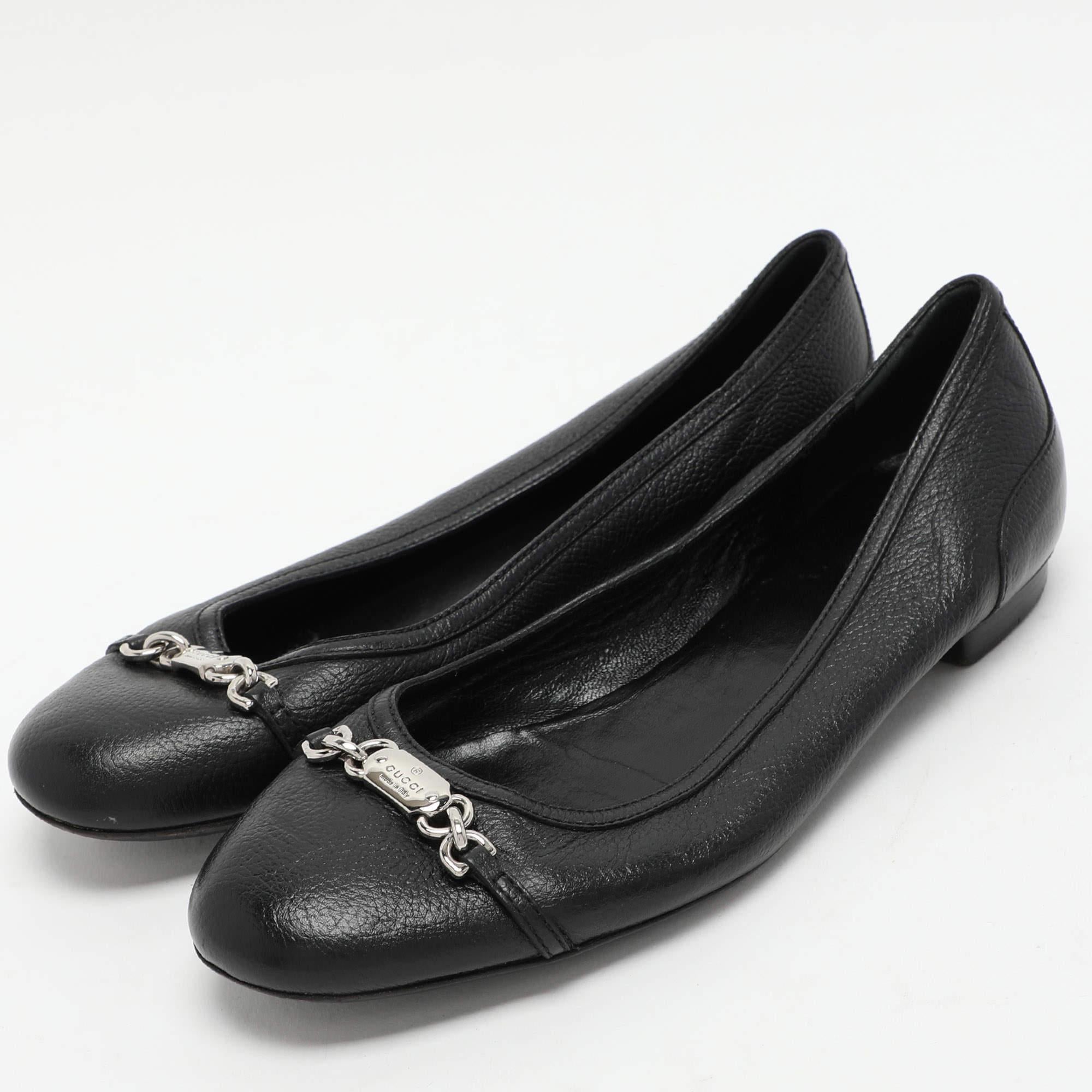 Defined by comfort and effortless style no wardrobe is ever complete without a pair of chic ballet flats. This pair is lovely to look at and is equipped with elements like a comfortable insole and a durable sole.
