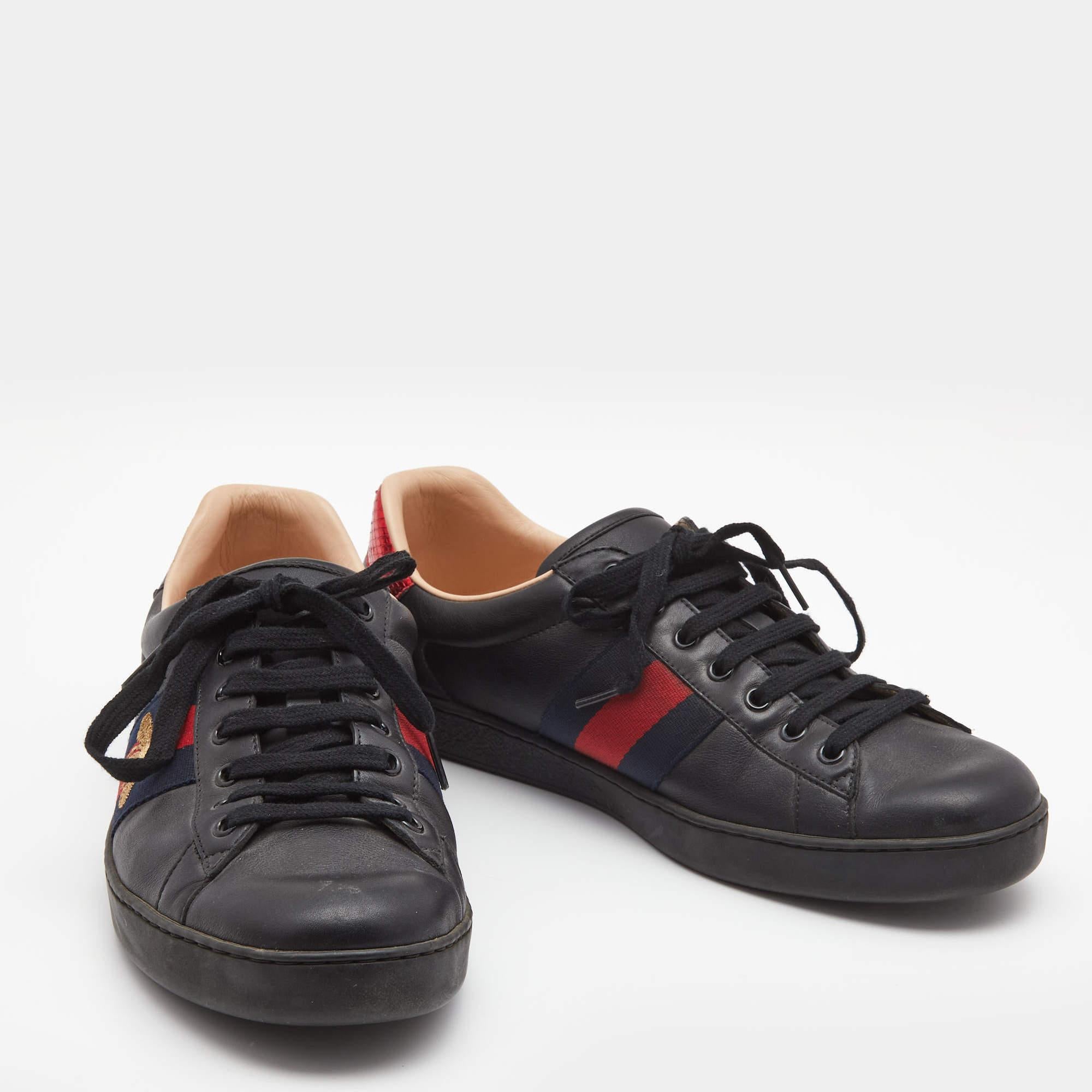 Gucci Black Leather Embroidered Bee Ace Sneakers Size 44 In Good Condition In Dubai, Al Qouz 2