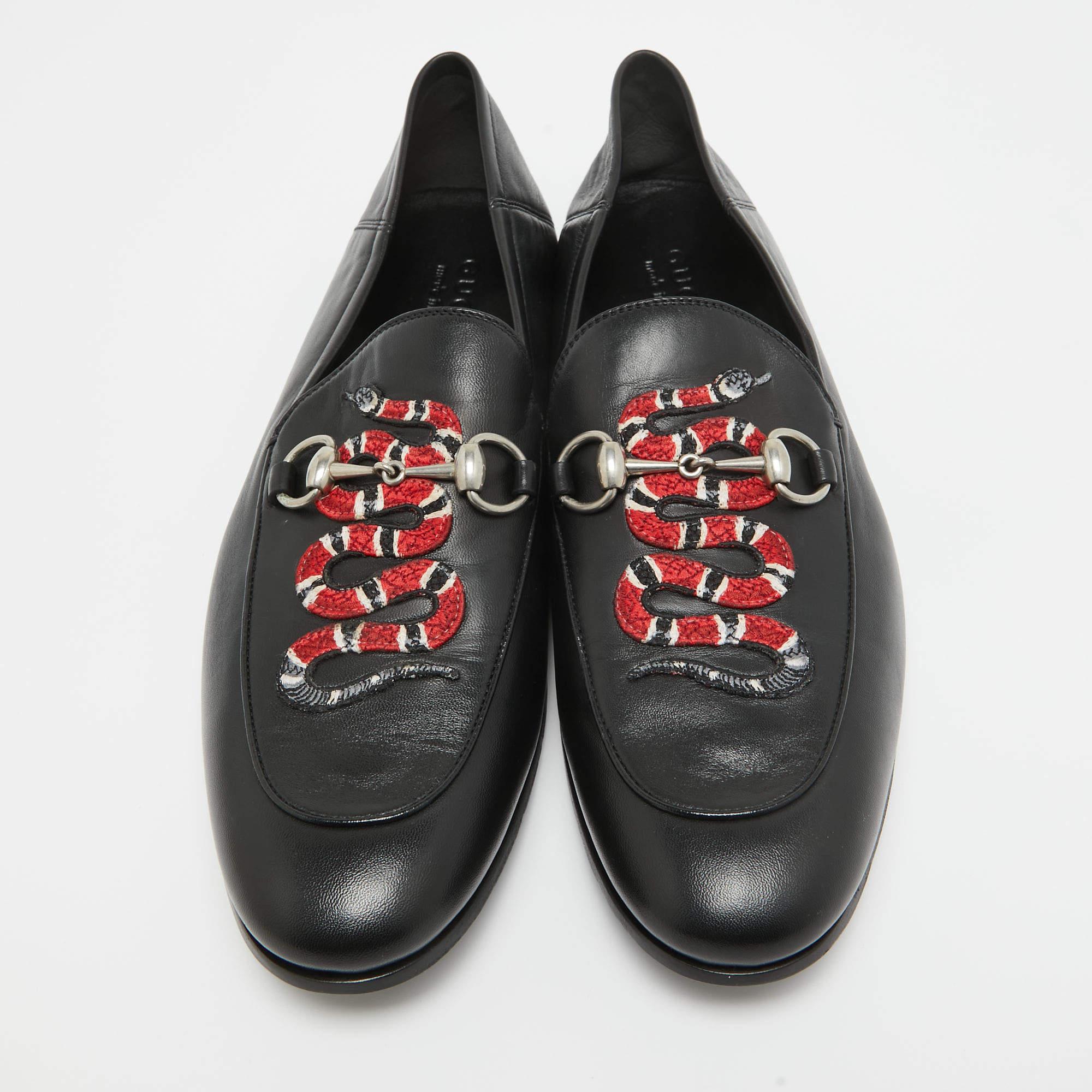 Gucci Schwarze bestickte Kingsnake Brixton Horsebit Loafers aus Leder, Größe 44,5 1