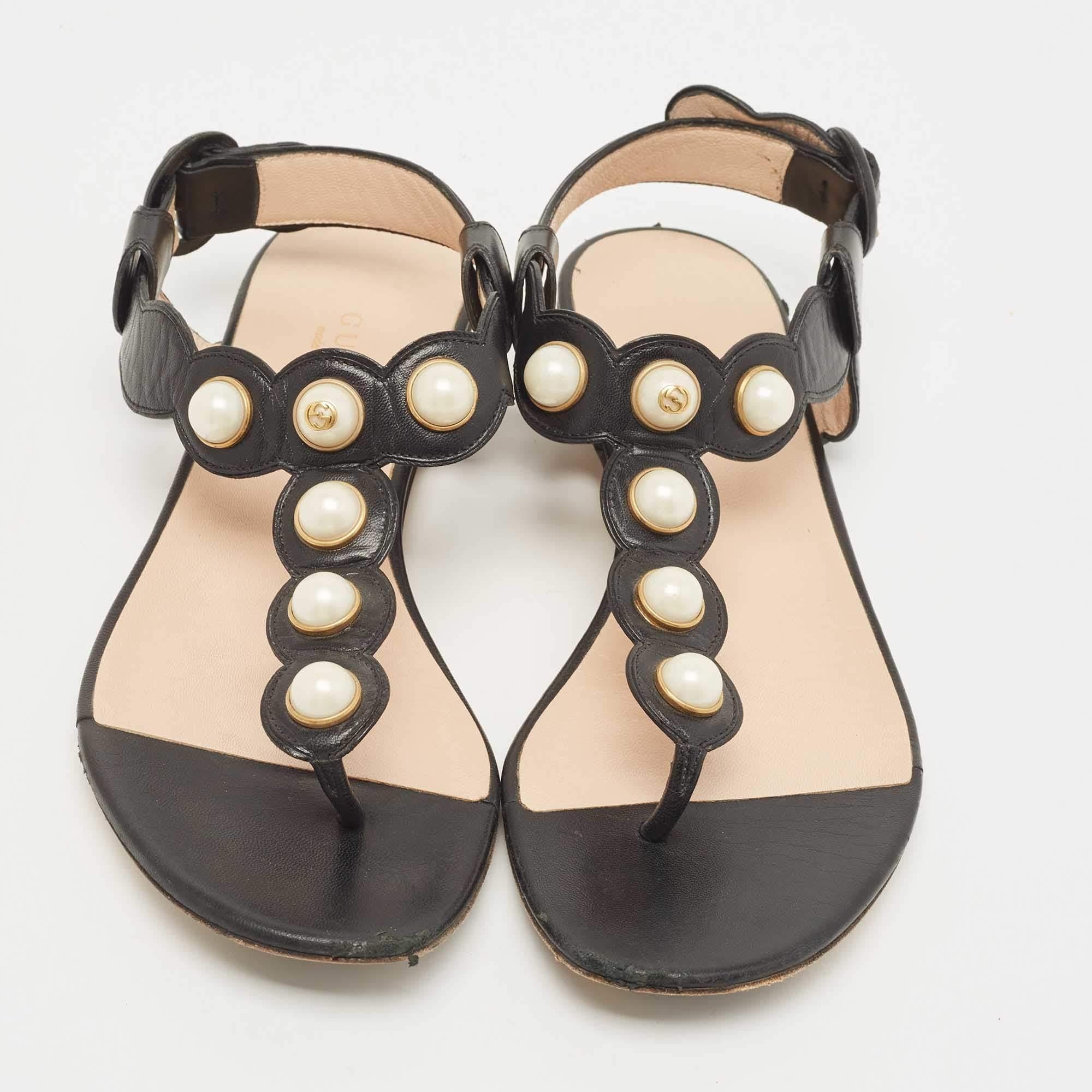 Women's Gucci Black Leather Faux Pearl Willow Flat Sandals Size 35 For Sale