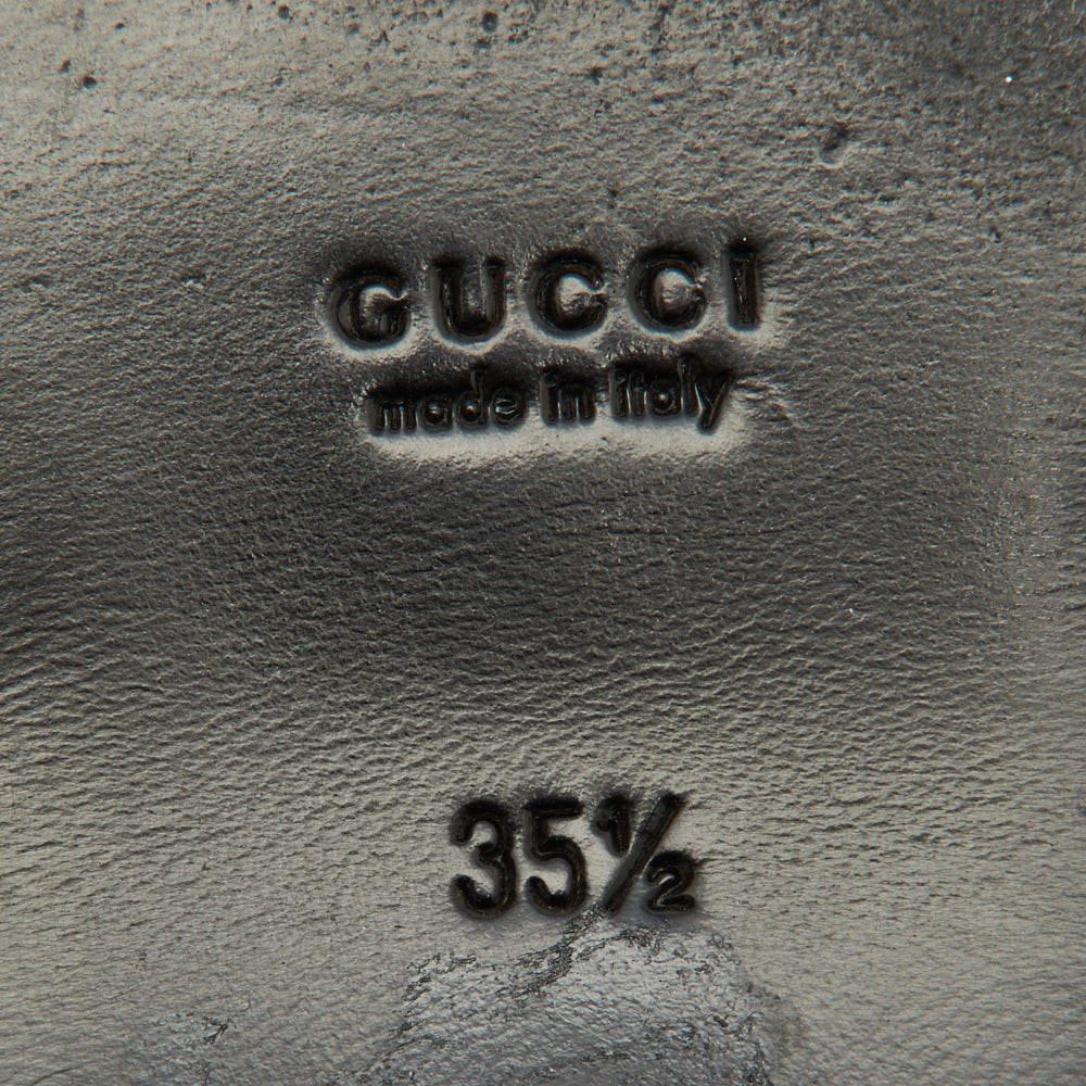 Gucci flache Pantoletten aus schwarzem Leder Flamel NY, Größe 35.5 im Angebot 2