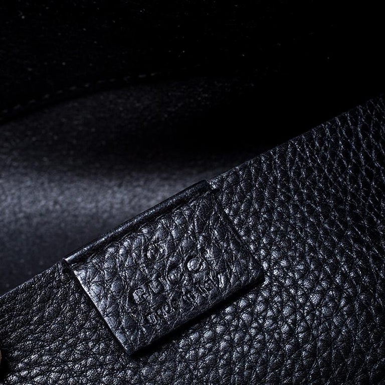 Gucci Black Leather Flap Messenger Bag For Sale at 1stDibs