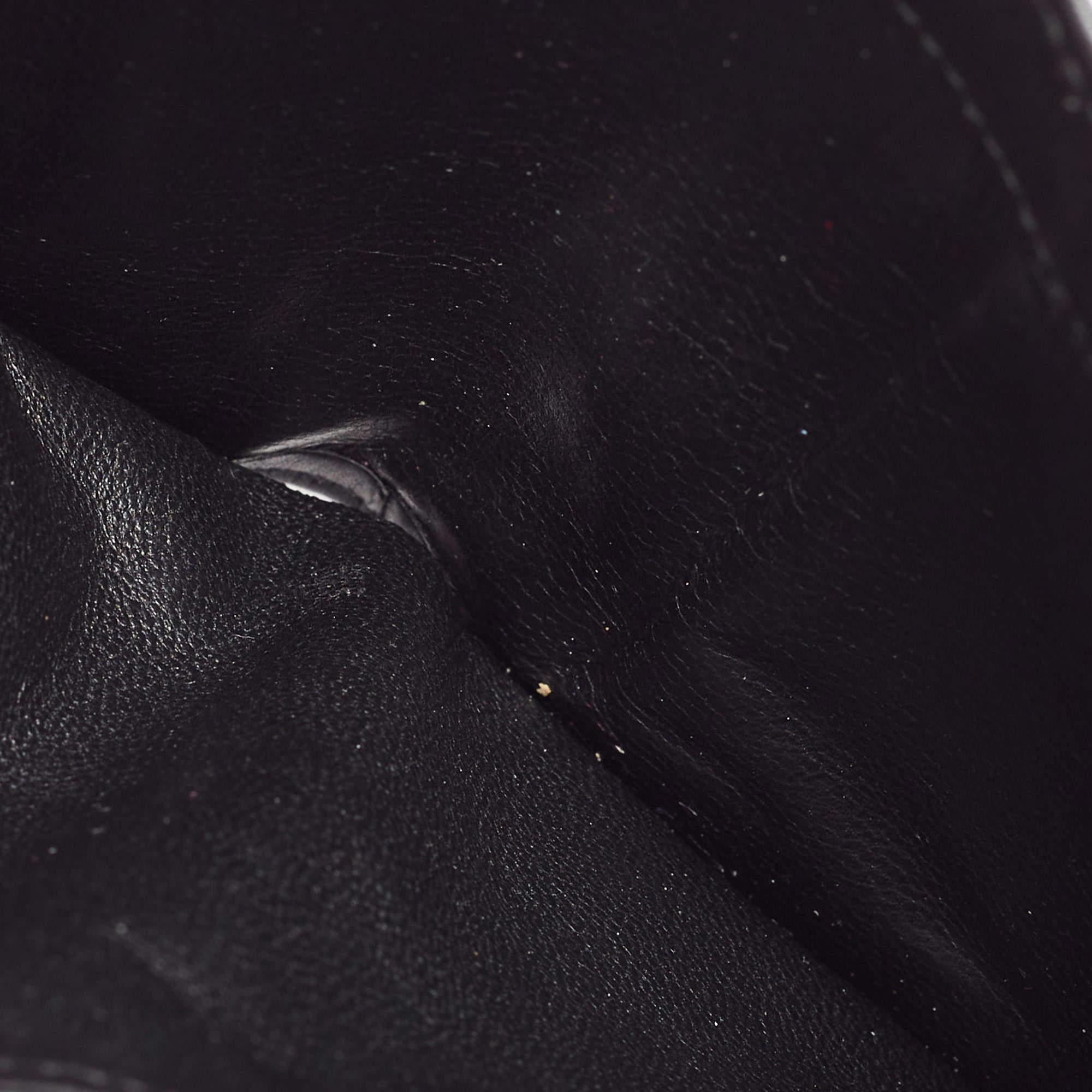 Gucci Black Leather French Wallet In Fair Condition For Sale In Dubai, Al Qouz 2