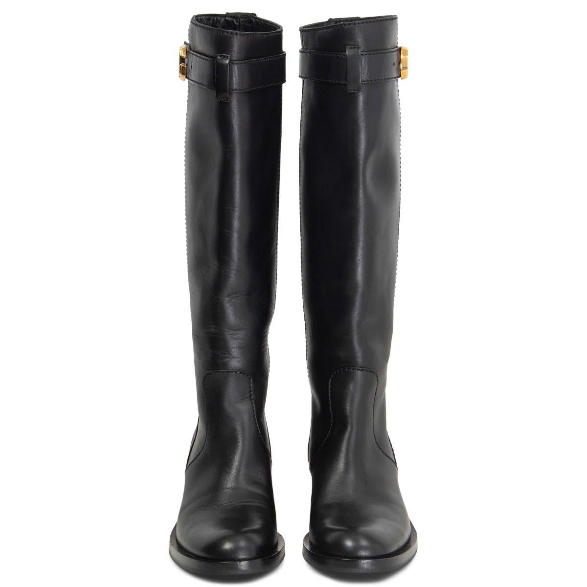 100% authentic Gucci knee-high flat riding boots in black smooth calfskin featuring GG buckle in antique gold-tone metal. Have been worn and are in excellent condition.

Measurements
Imprinted Size	36.5
Shoe Size	36.5
Inside Sole	23.5cm
