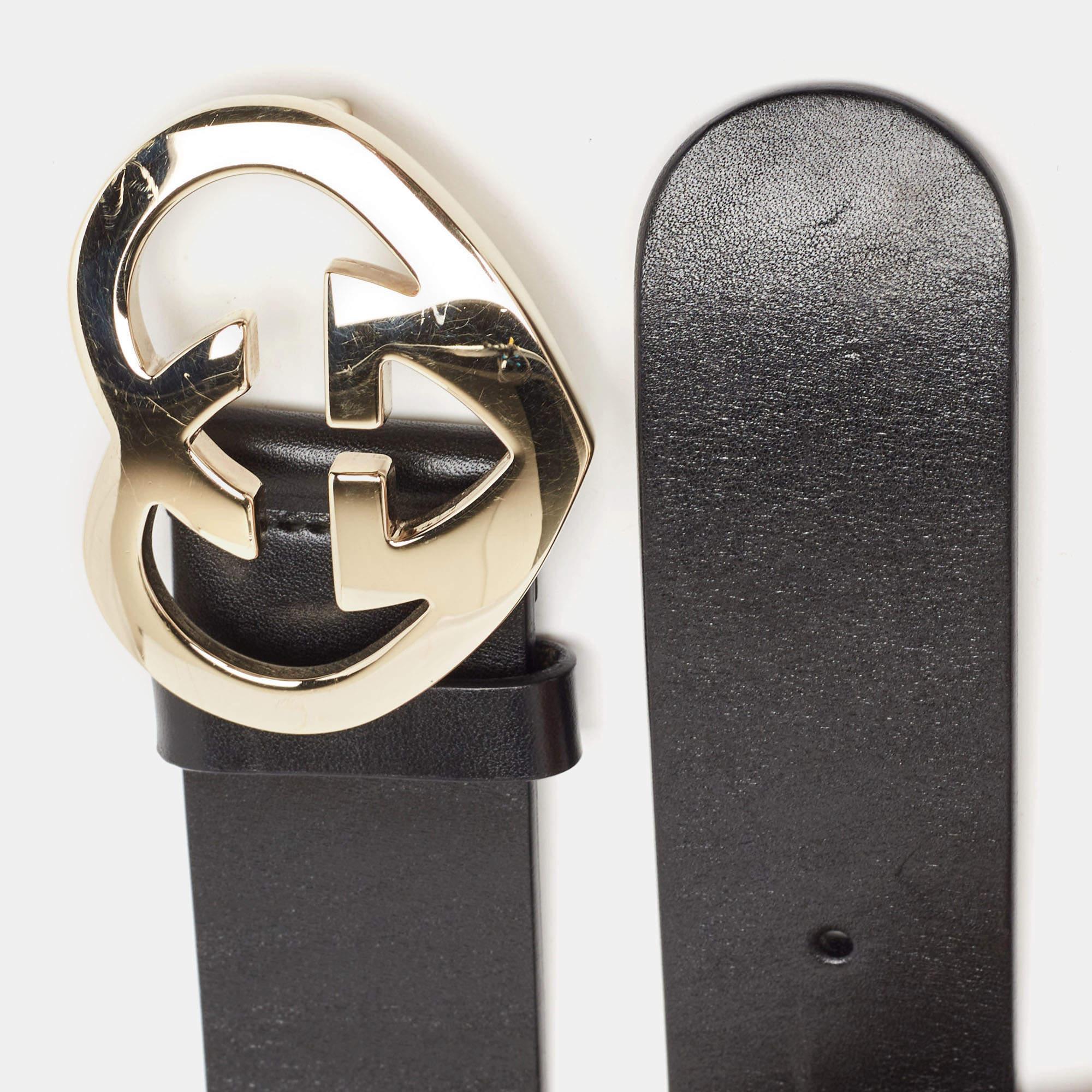 Gucci Black Leather GG Heart Buckle Belt 85CM In Good Condition In Dubai, Al Qouz 2
