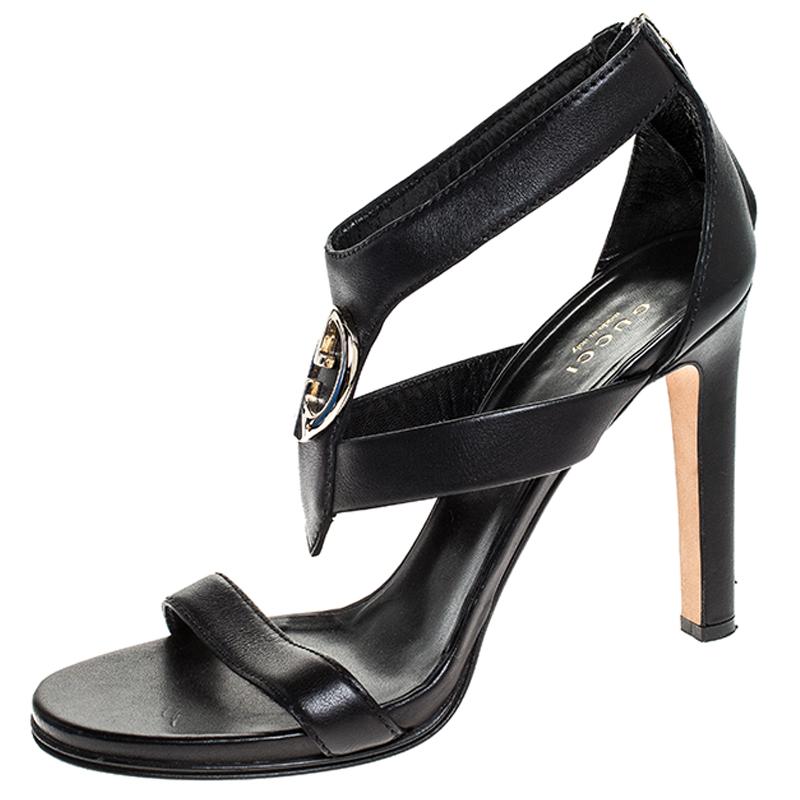 Pair your favourite outfit with these Gucci sandals for a glamorous and stylish look. The leather sandals feature open toes, the GG logo, back zippers and 11.5 cm heels. Keep it light and casual in this pair of black sandals designed exclusively for