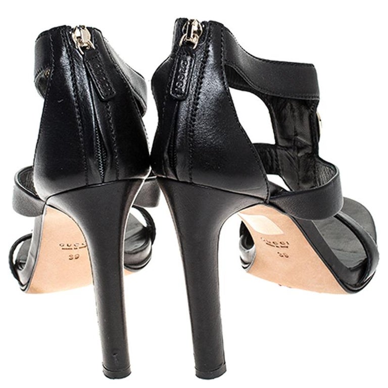 Gucci Black Leather GG Logo Open Toe Sandals Size 39 For Sale at 1stDibs