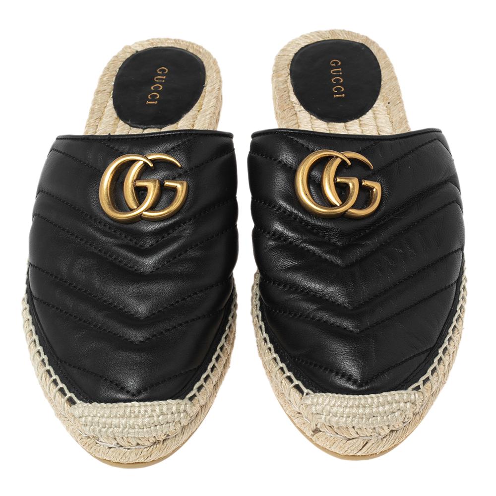 Wear these mules for a casual outing with friends. It is crafted with chevron-quilted leather featuring a double G motif in gold-tone perched on the vamps. These slides from the house of Gucci are a fine blend of comfort and class. Designed in