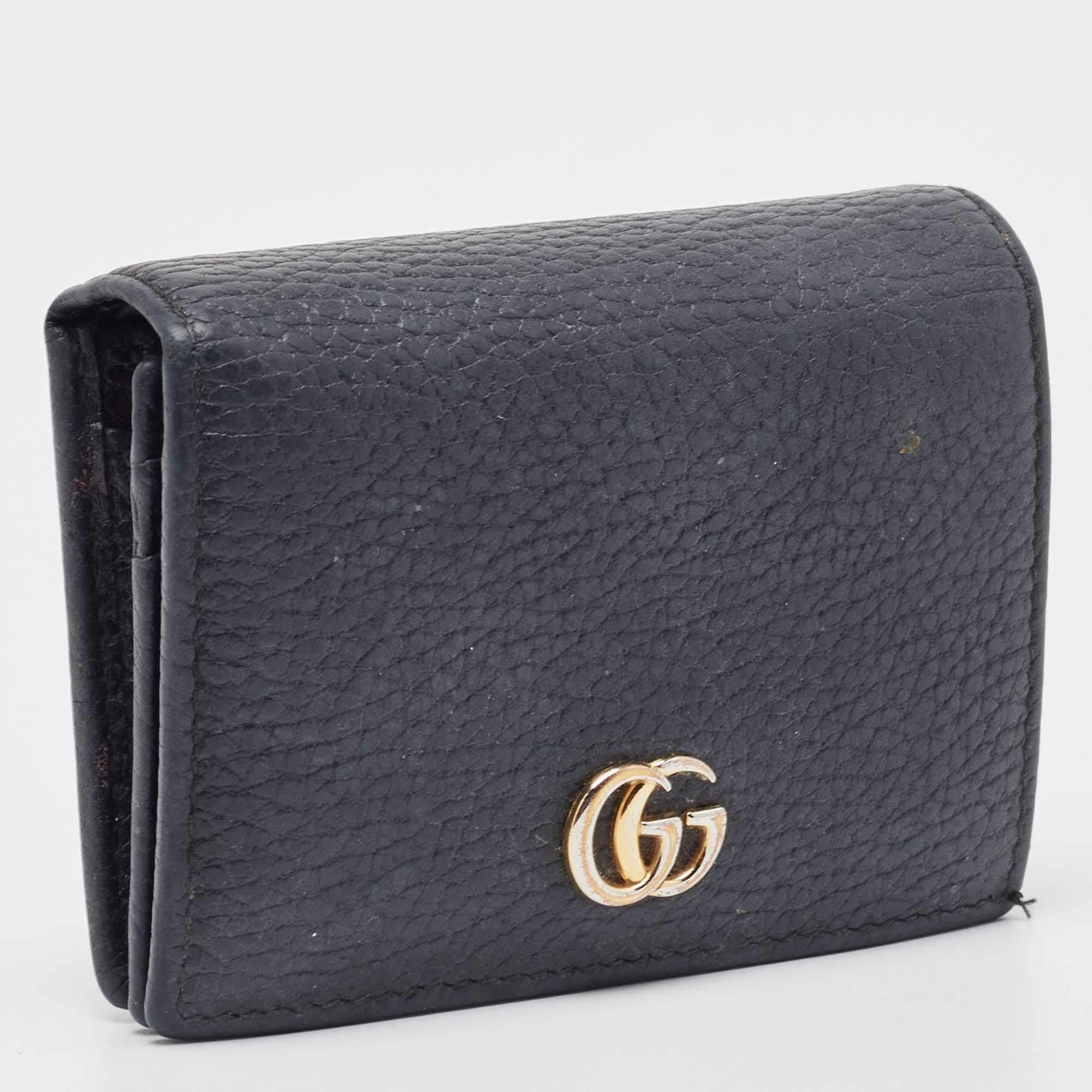 Gucci Black Leather GG Marmont Flap Card Case In Good Condition In Dubai, Al Qouz 2