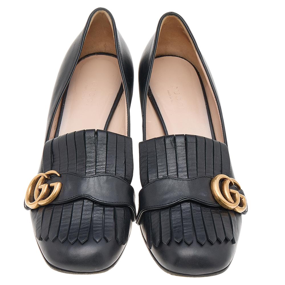 Precise in their crafting and detailed with signatory motifs, these GG Marmont pumps coming from Gucci will let your style appear glamourous. They are made using black leather and are highlighted with a gold-toned GG motif on the vamps. These Gucci