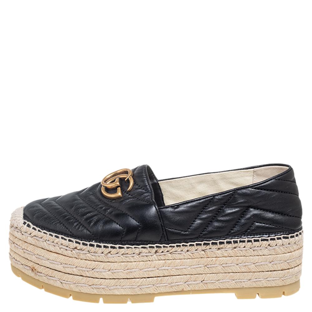 To elevate your style, Gucci brings you this pair of espadrilles that speak nothing but luxury. They've been crafted from Matelasse leather and detailed with the GG logo on the uppers. The comfort-filled flats are easy to slip on and they are just