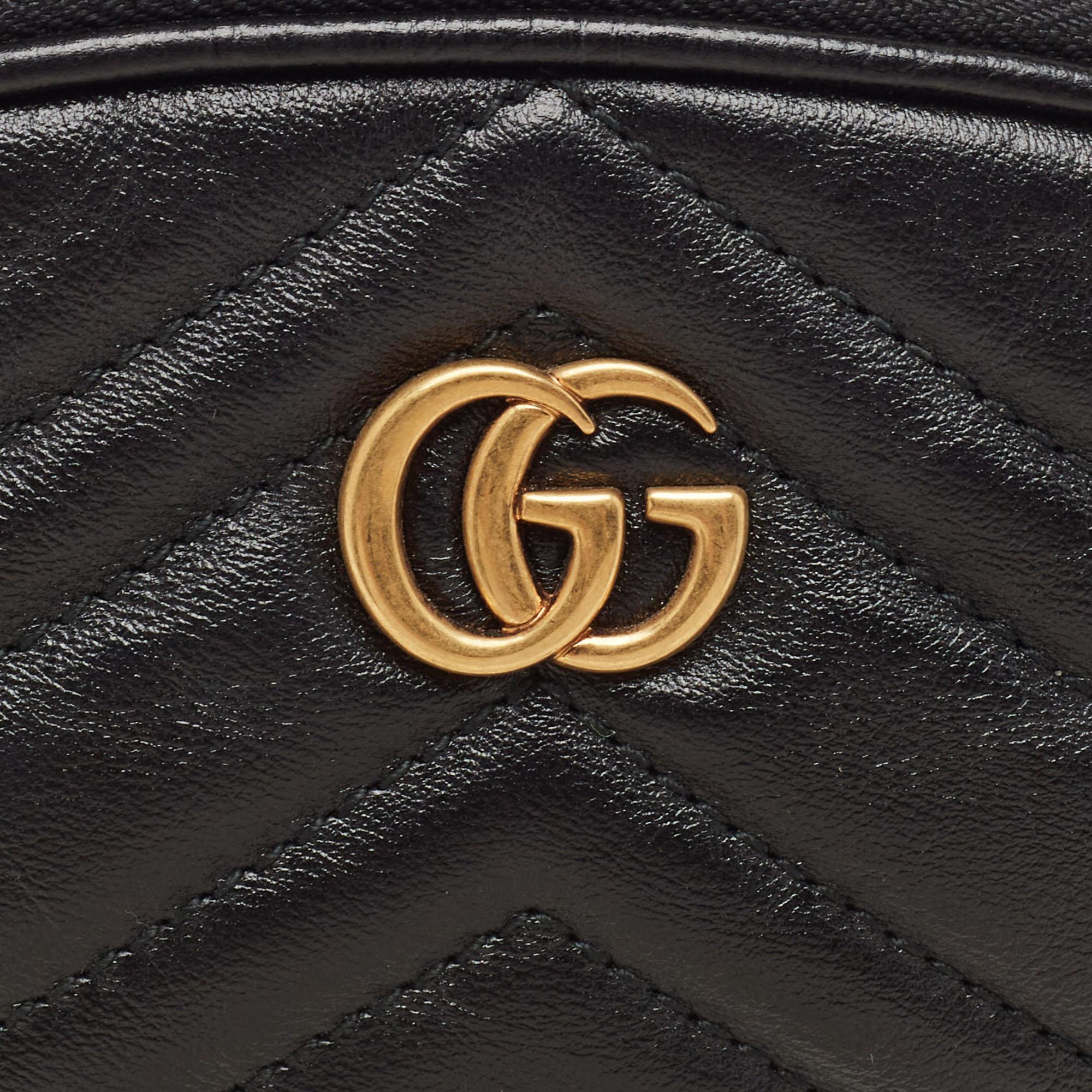 Women's Gucci Black Leather GG Marmont Pouch For Sale