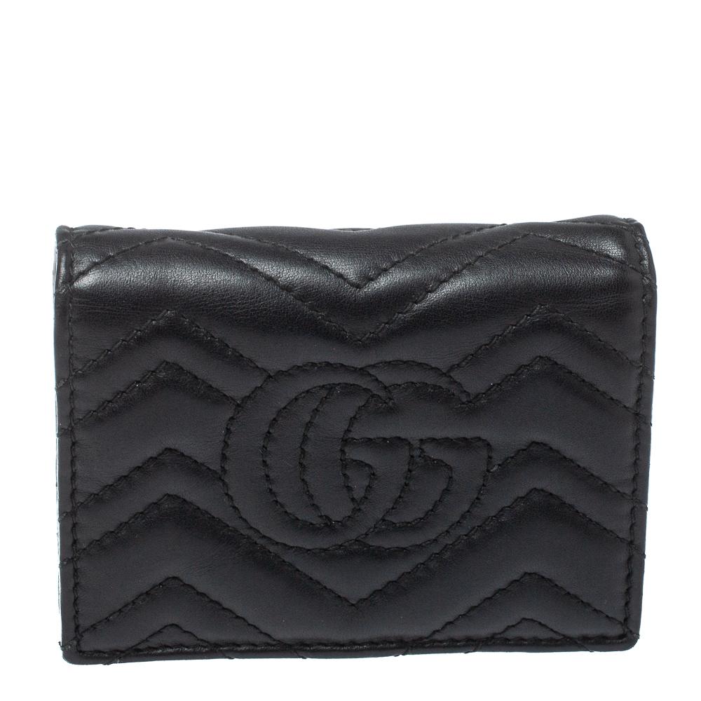 Made in Italy, this GG Marmont wallet by Gucci has been crafted out of leather, lined with nylon and leather on the insides, and sized to fit in your cash, cards, and keys. It flaunts the signature gold-tone interlocking GG on the front. Designed