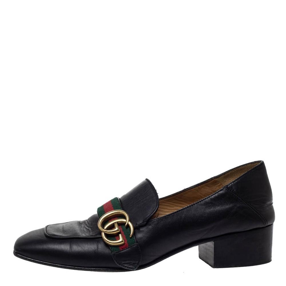 Set trends with these loafers from the house of Gucci. Meticulously crafted from leather, they feature a classic black exterior along with the web accent and gold-tone GG motif on the vamps. Complete with 3.5 cm heels and sturdy, leather outsoles,