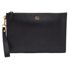 Gucci - Pochette en cuir noir GG Marmont