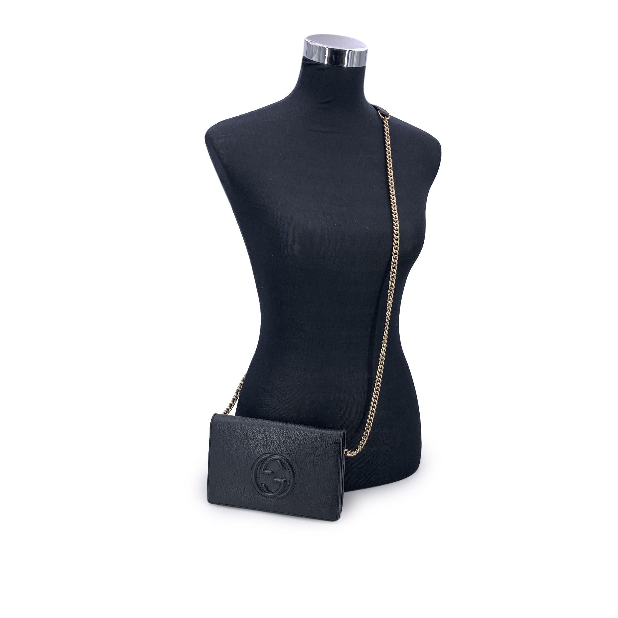 Questo bellissimo articolo sarà accompagnato da un certificato di autenticità fornito da Entrupy. Il certificato verrà fornito senza alcun costo aggiuntivo Portafoglio Gucci SOHO con catena - Lusso sobrio, sempre con stile Alcuni pezzi sussurrano