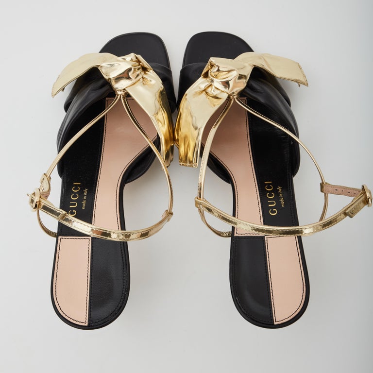 Chaussures à talons Gucci en cuir noir avec nœud doré 575842 (36 EU) En  vente sur 1stDibs