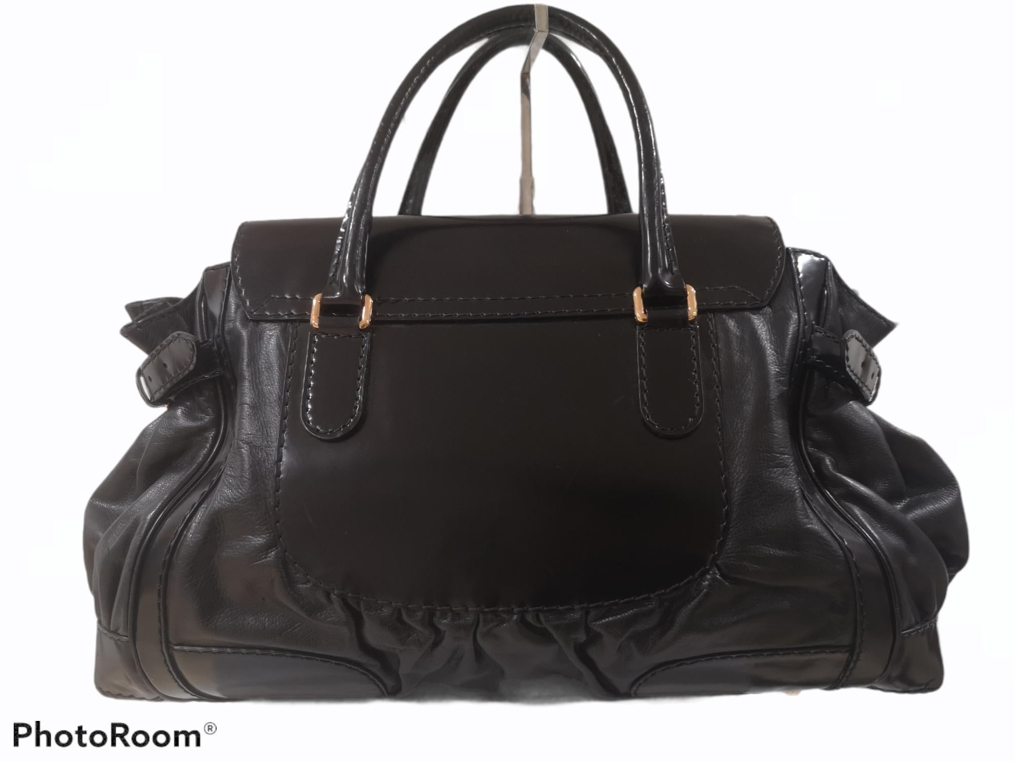 Gucci Black leather gold tone hardware shoulder handle bag 2