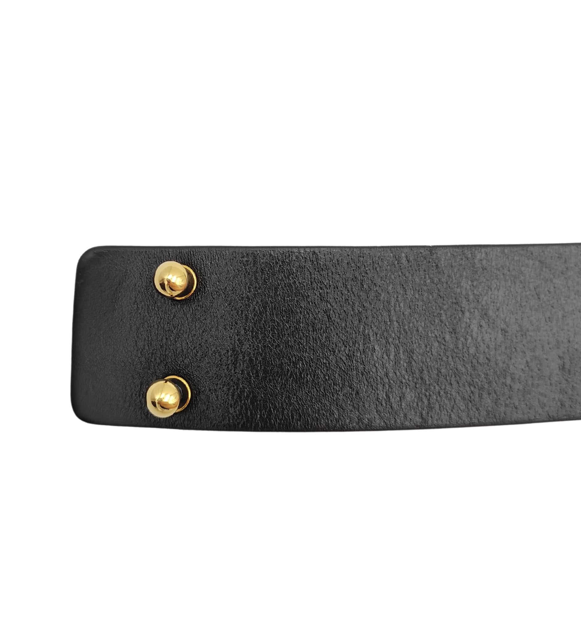 Gucci black leather golden metal engraved logo belt For Sale 6