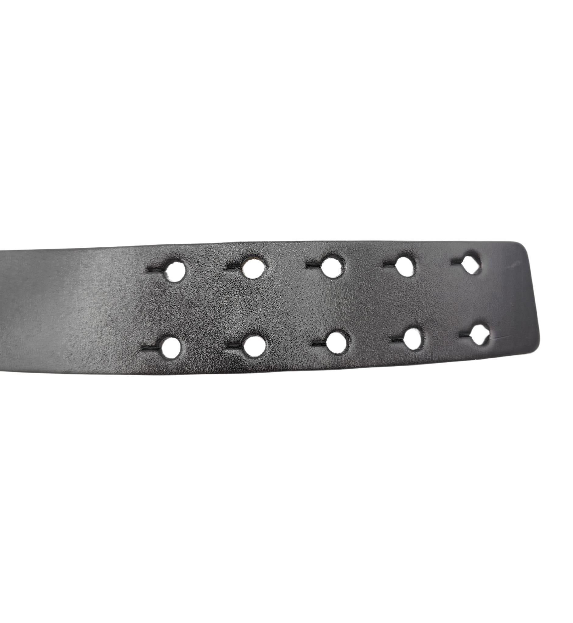 Gucci black leather golden metal engraved logo belt For Sale 7