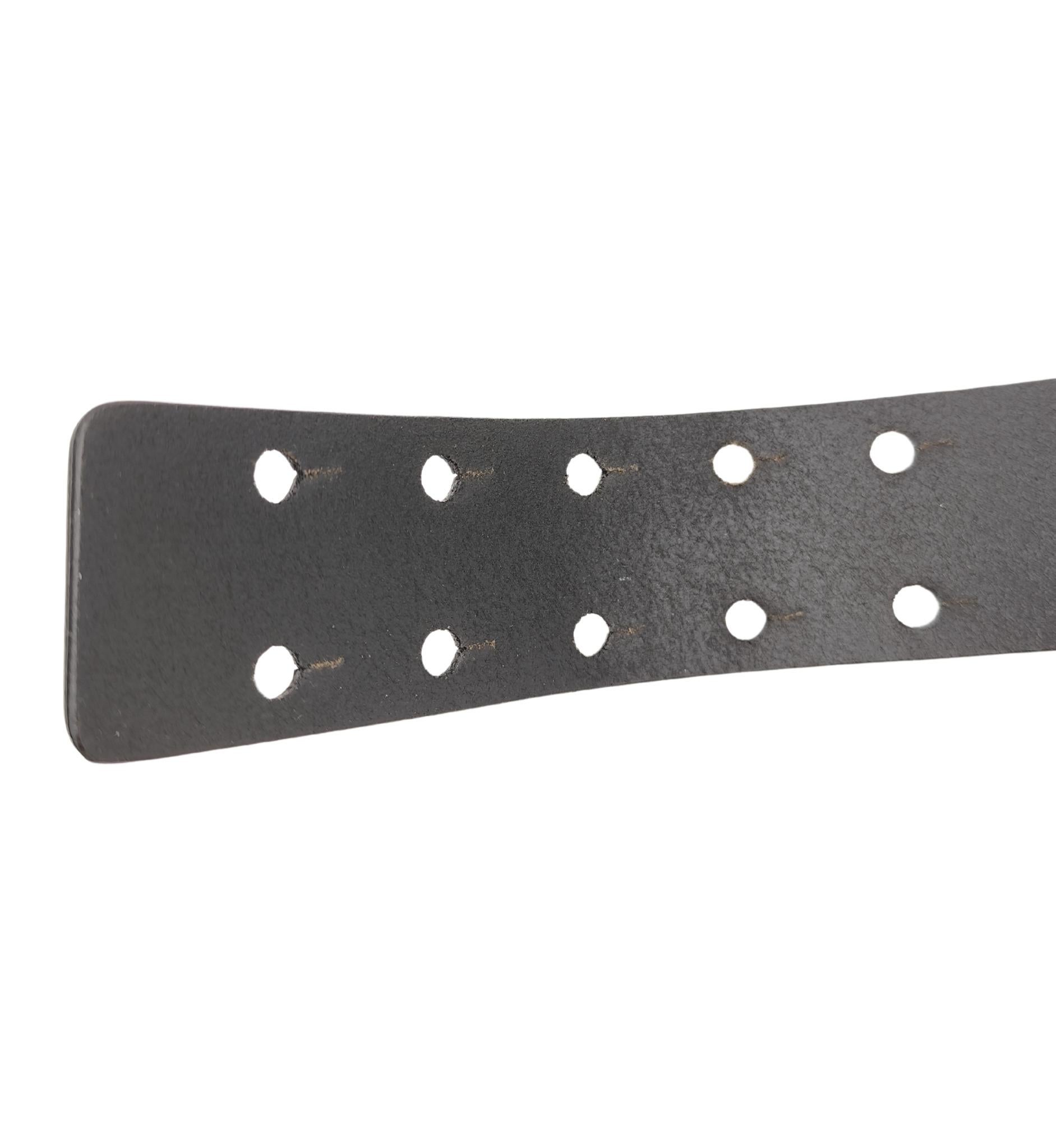 Gucci black leather golden metal engraved logo belt For Sale 8