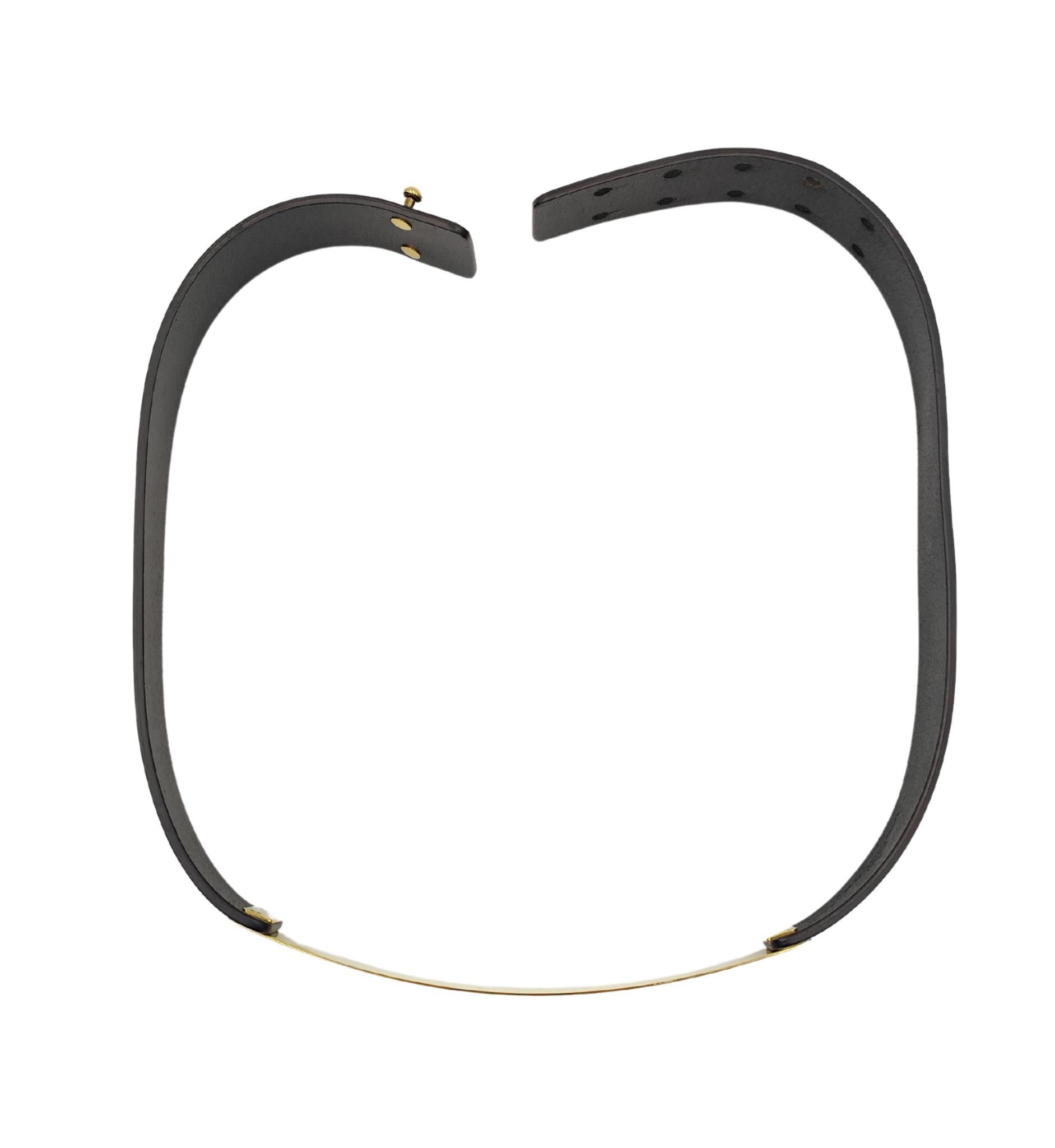Black Gucci black leather golden metal engraved logo belt For Sale